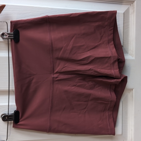 Crz Yoga Secretsculpt Bike Shorts in Red Merlot Measures to Women's XS - Picture 2 of 4